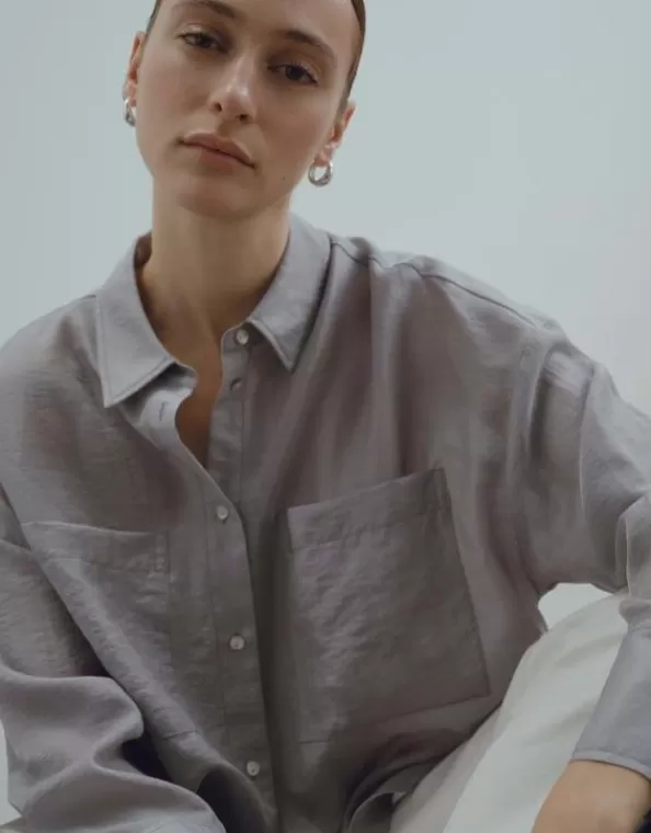 schimmernde_hemdbluse_zaliza_loose_aus_tencel_mix_7-1.webp Schimmernde Hemdbluse Zaliza Loose Aus Tencel Mix>SOMEDAY Shop